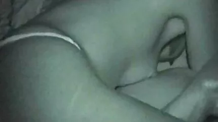 ยืดหีของเธอและกระโดดบนอวัยวะเพศชาย วีดีโอ โป๊ นักเรียน