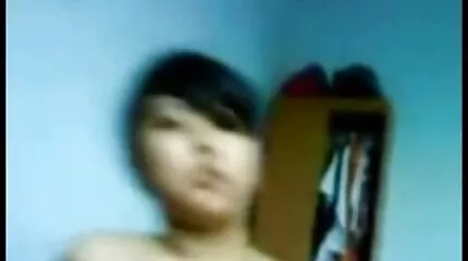 ฉีกถุงน่องและทุบด้วยไก่ยาง วีดีโอ โป้ ออนไลน์