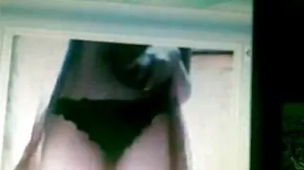 เจี๊ยบที่ไม่ถูกยับยั้งให้ blowjob วีดีโอ ค ลิบ โป้ กับช่างภาพที่เข้าใจ