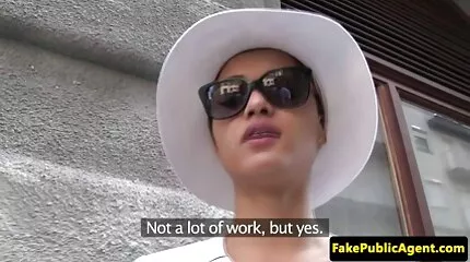 fucks ภาพ วีดีโอ โป๊ ผู้หญิงซิลิโคนอย่างมั่นใจและหลงใหล